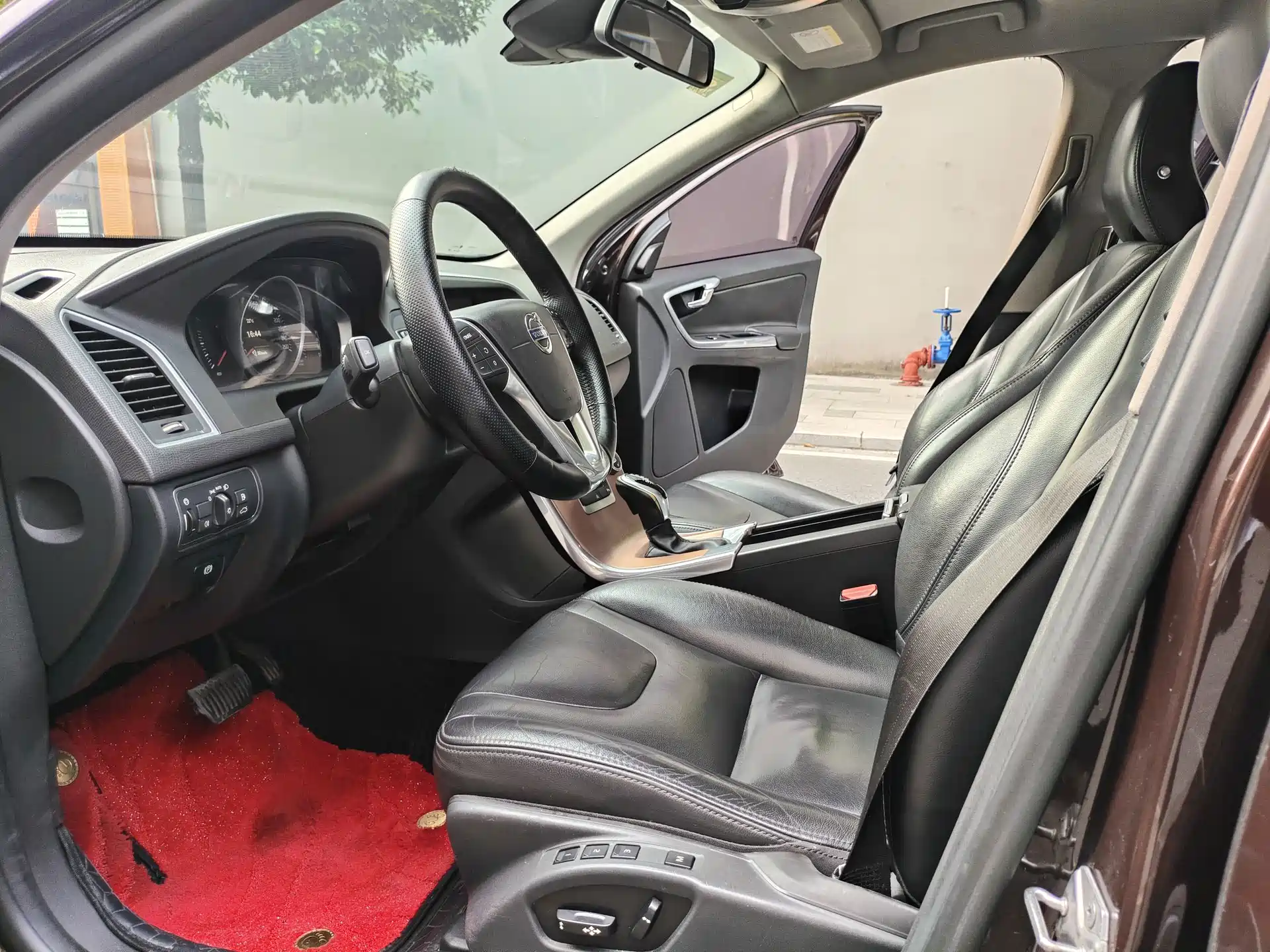 Фото 7 - Volvo XC60