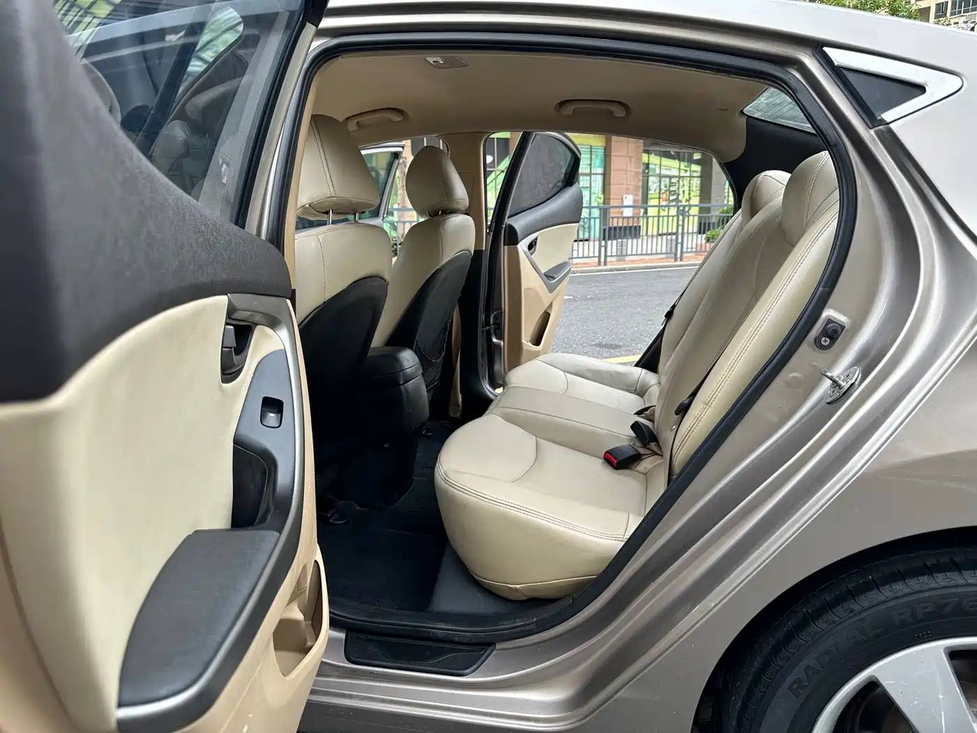 Hyundai Langdong 2013 1.6L Automatic Leading фото 10