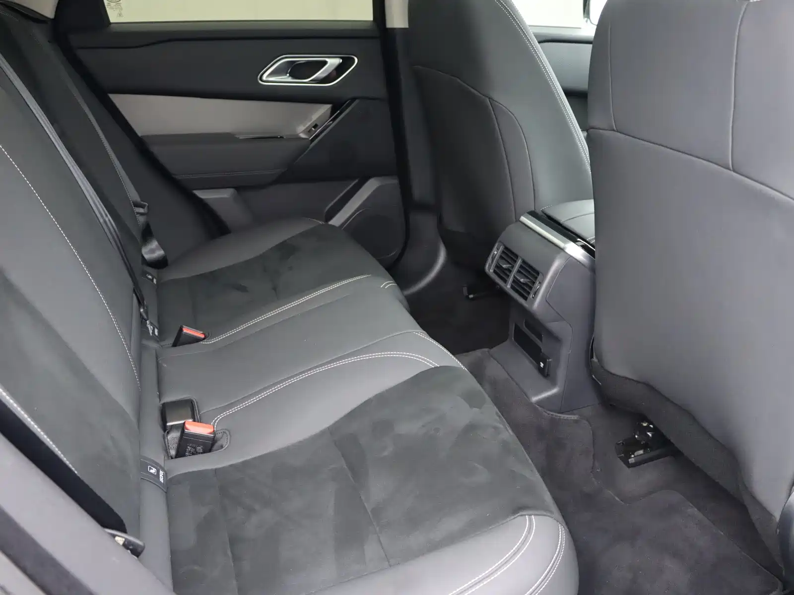 Фото 12 - Land Rover Range Rover Velar