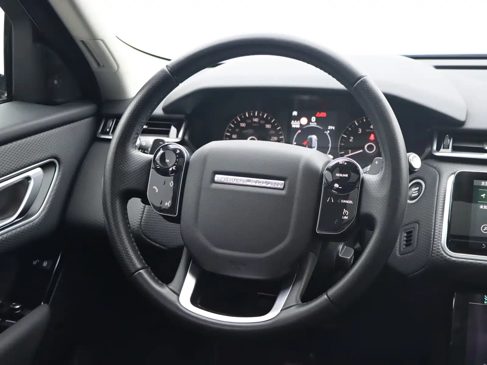 Фото 16 - Land Rover Range Rover Velar