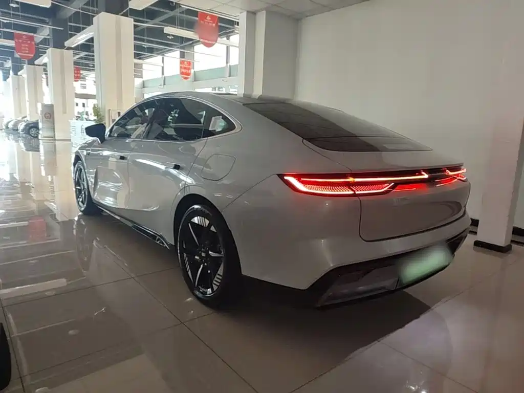 Geely Galaxy Galaxy E8 2024 2024 Model 550km RWD Soaring Dragon Edition