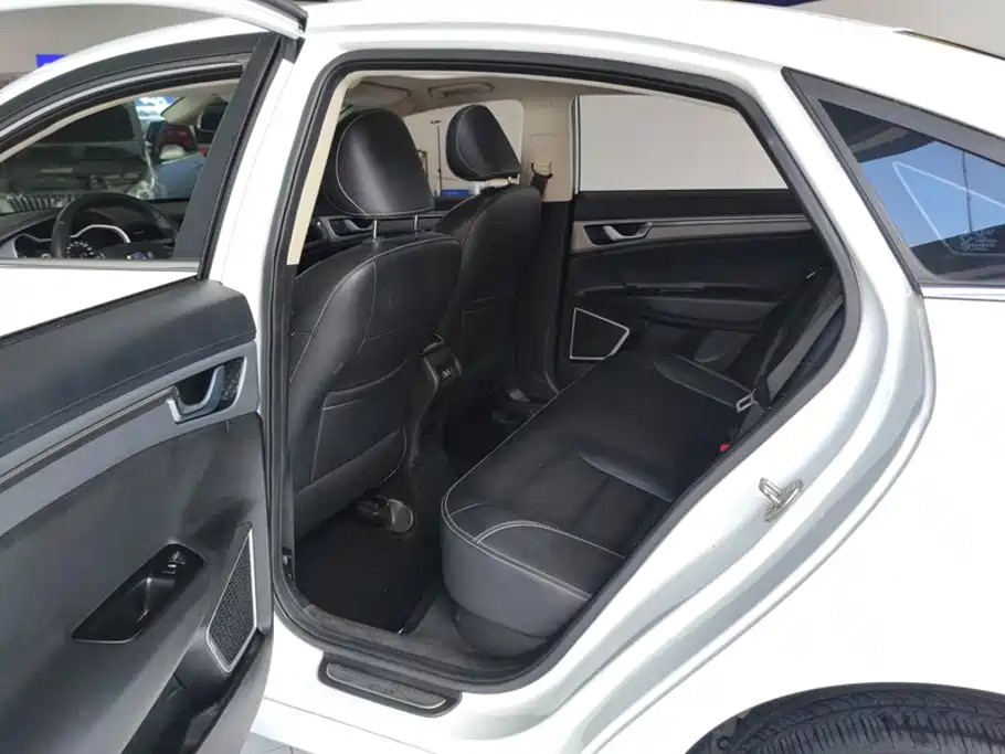 Photo 11 - Geely Emgrand GL
