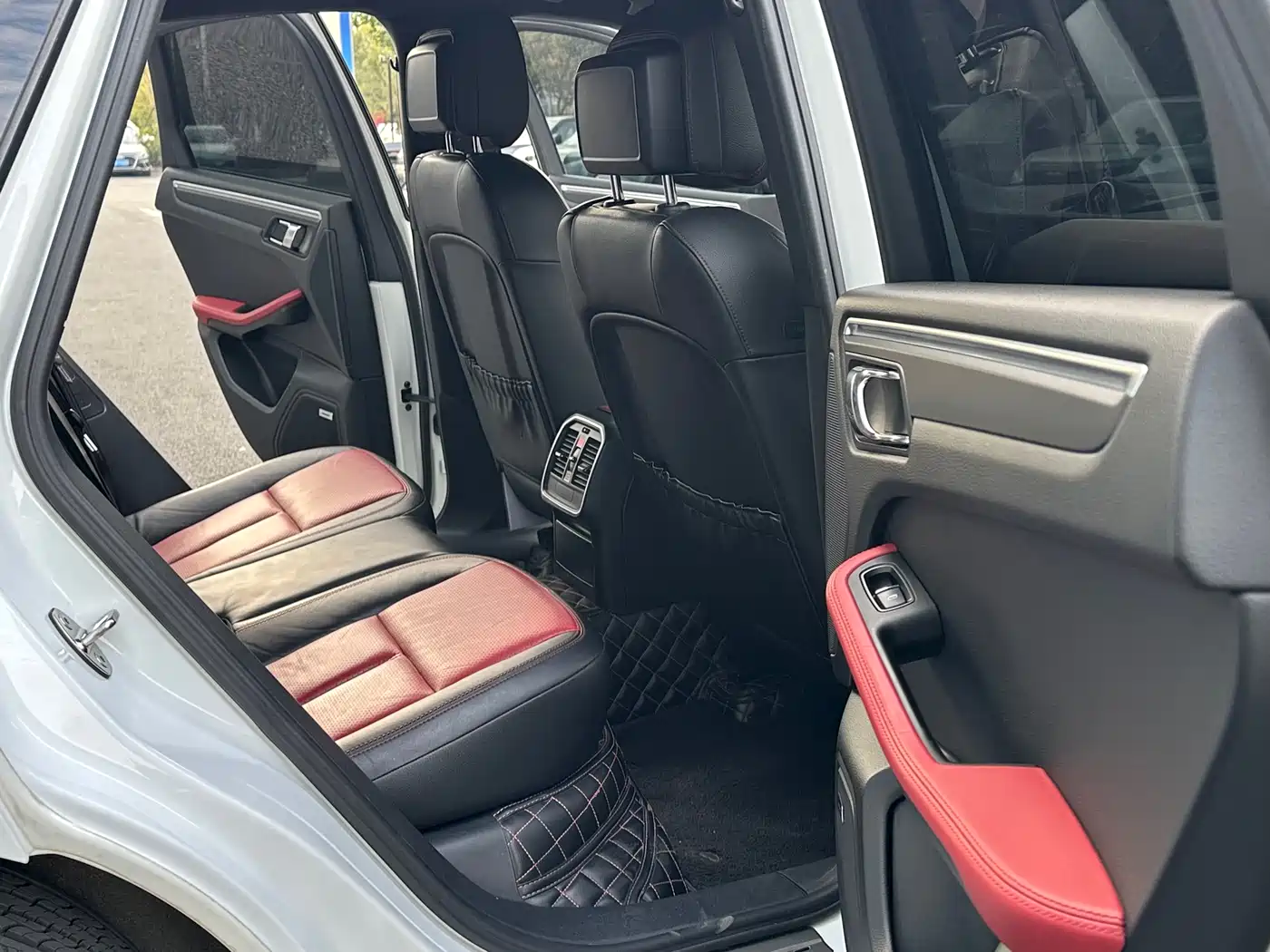 Porsche Macan 2016 Macan 2.0T фото 16
