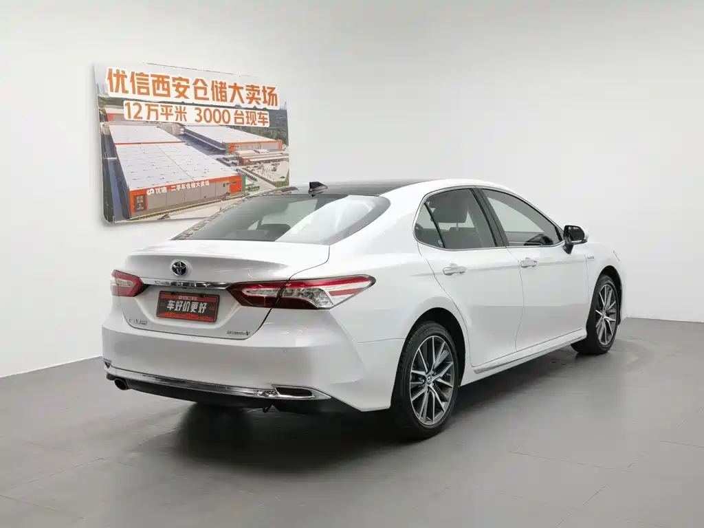 Photo 2 - Toyota Camry