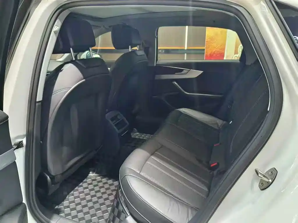 Audi A4L 2020 40 TFSI Fashion Dynamic Edition фото 6