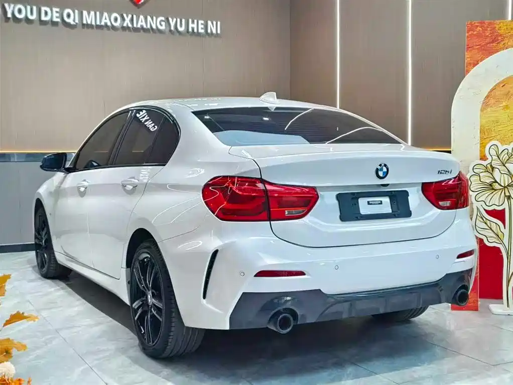 BMW 1 Series 2021 120i M Sport фото 7