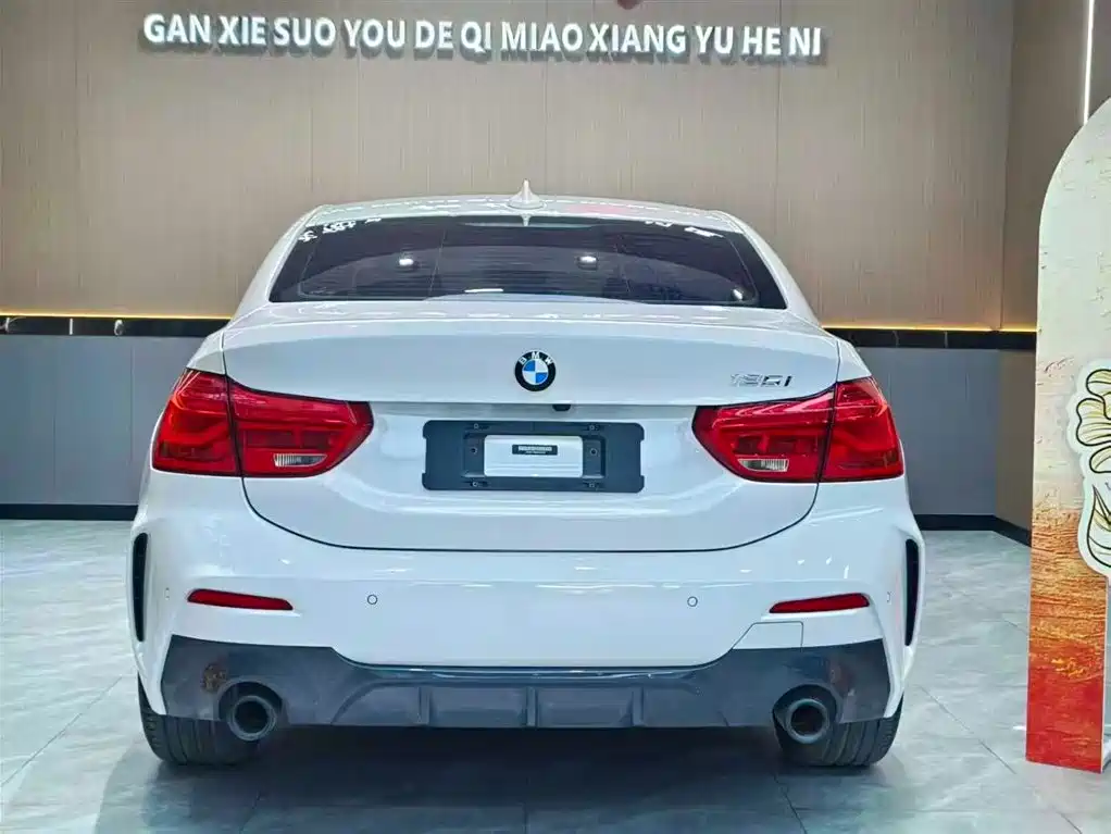 BMW 1 Series 2021 120i M Sport фото 8