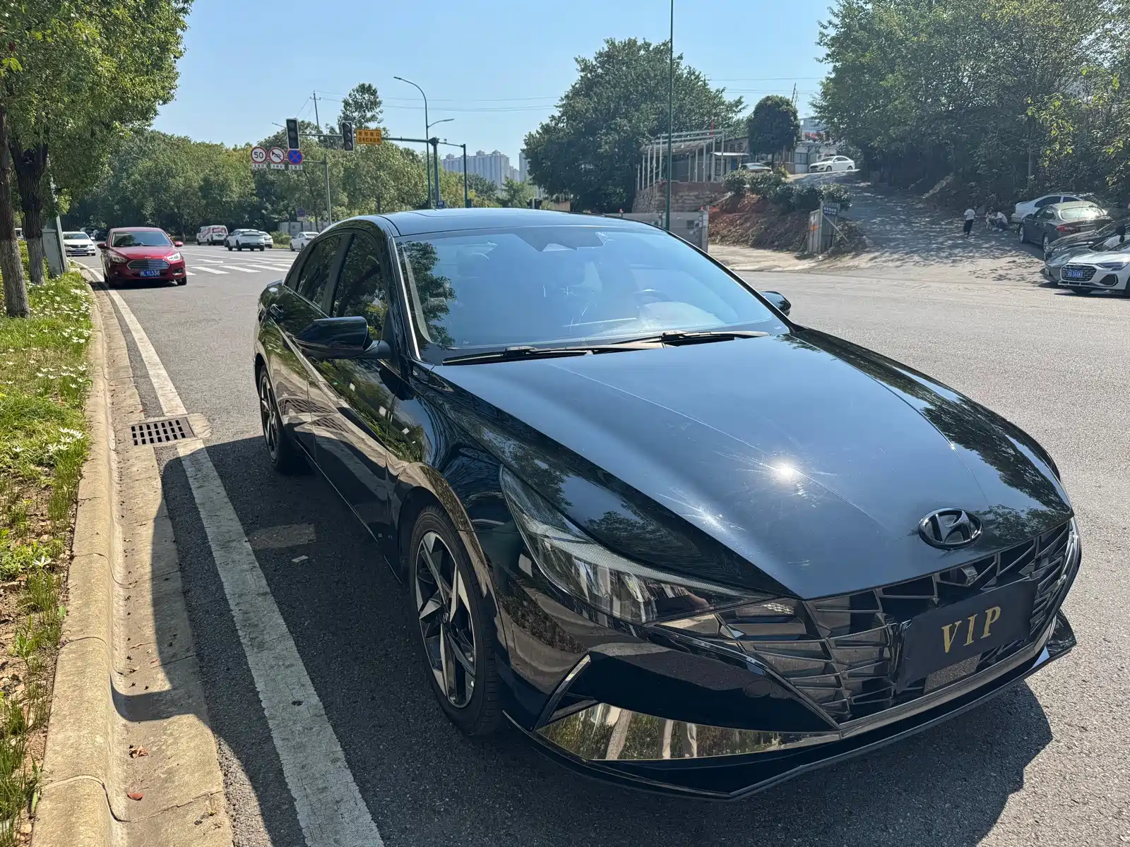Фото 1 - Hyundai Elantra