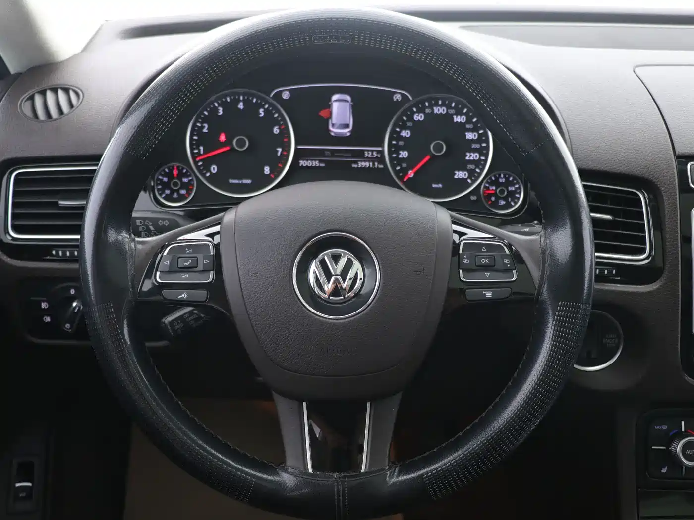 Volkswagen Touareg 2017 3.0TSI Explorer Edition фото 13