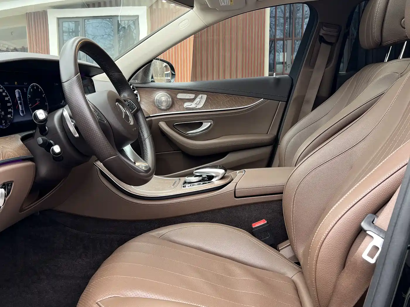 Mercedes-Benz E-Class 2018 E 300 L Luxury фото 5