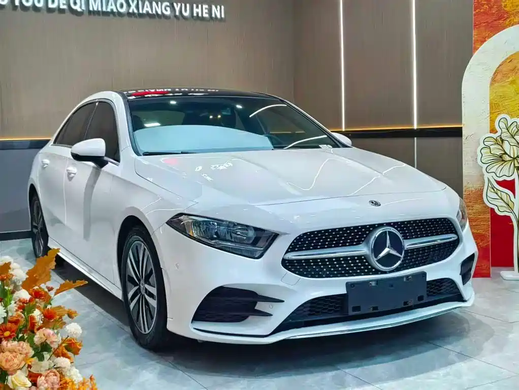Mercedes-Benz A-Class 2019 A 200 L Sport Sedan фото 3