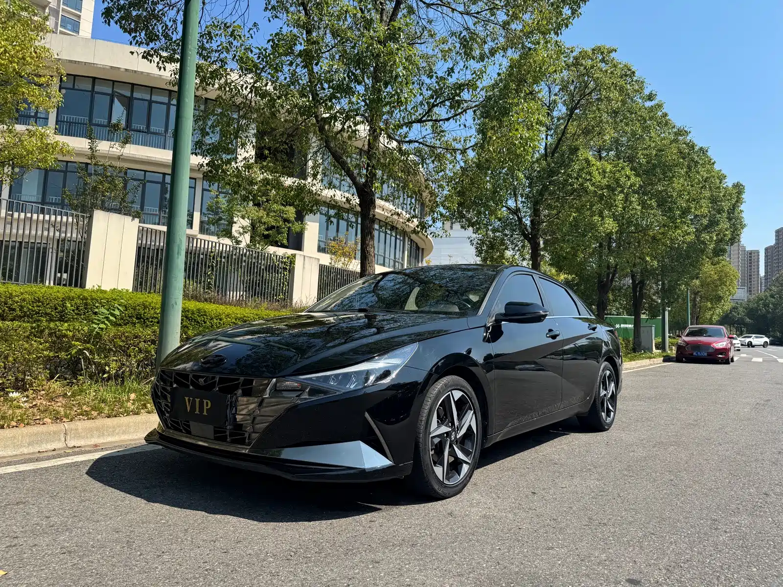 Фото 3 - Hyundai Elantra