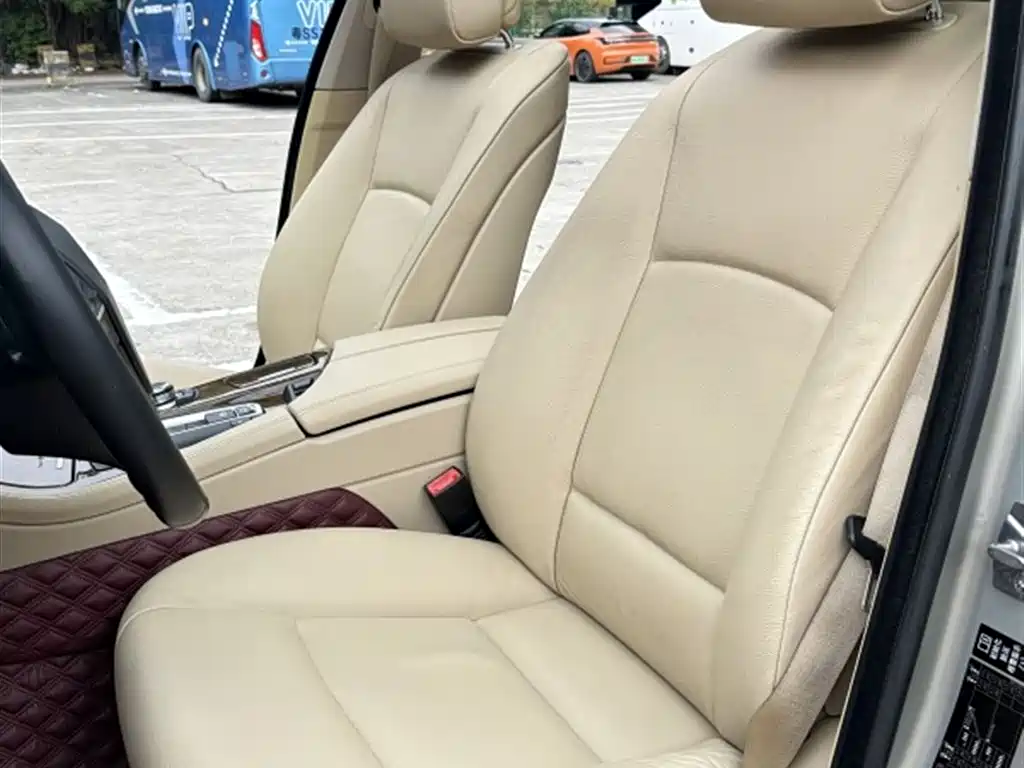 BMW 5 Series 2011 528Li Leading фото 9