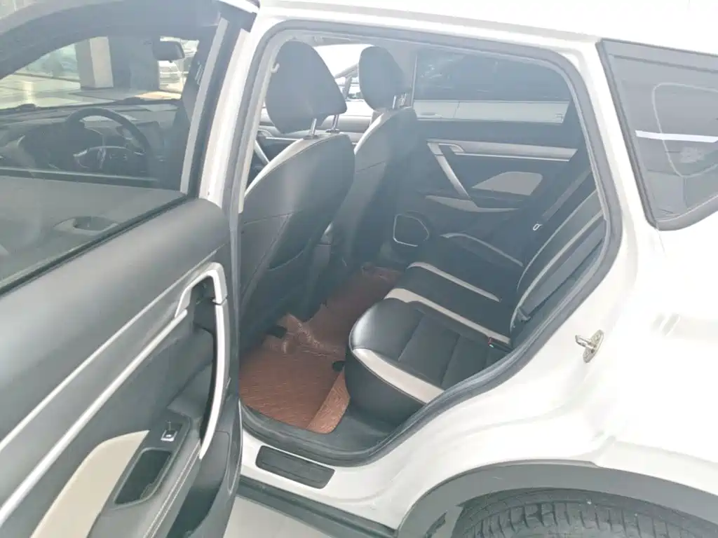 Фото 22 - Geely Coolray