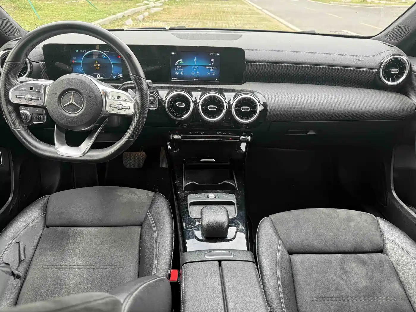 Mercedes-Benz A-Class 2019 A 180 L Sport Sedan фото 14