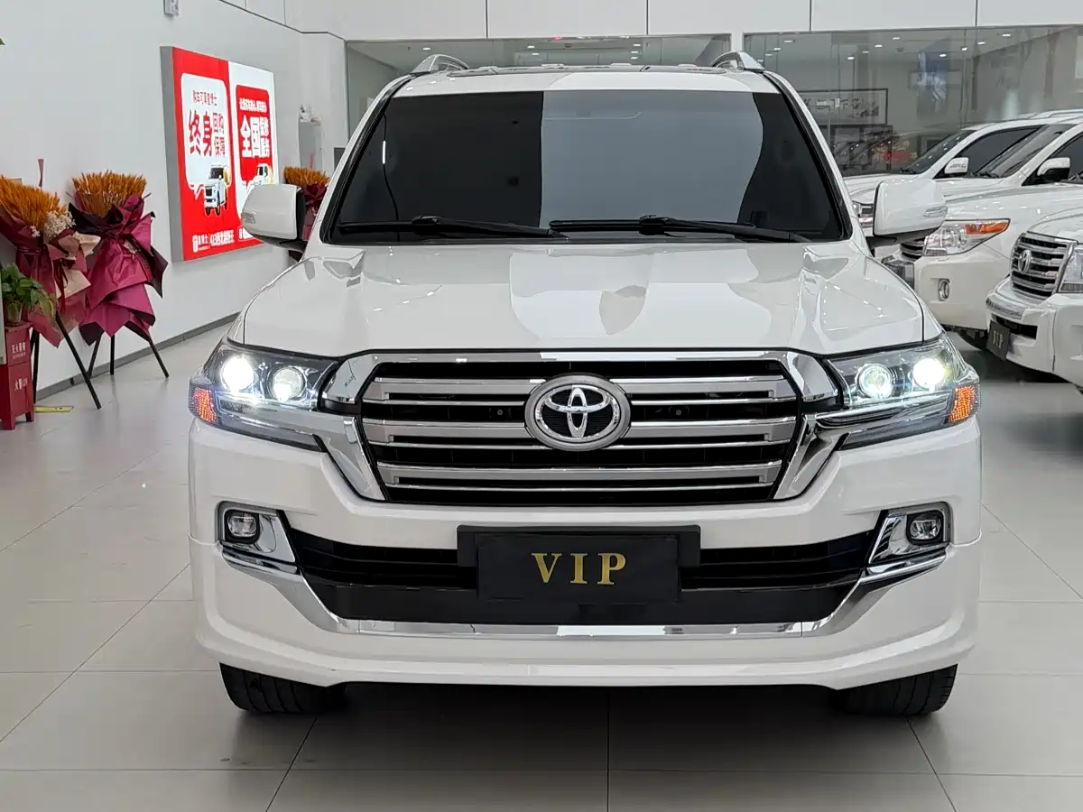 Toyota Land Cruiser 2012 4.0L Automatic VX фото 2
