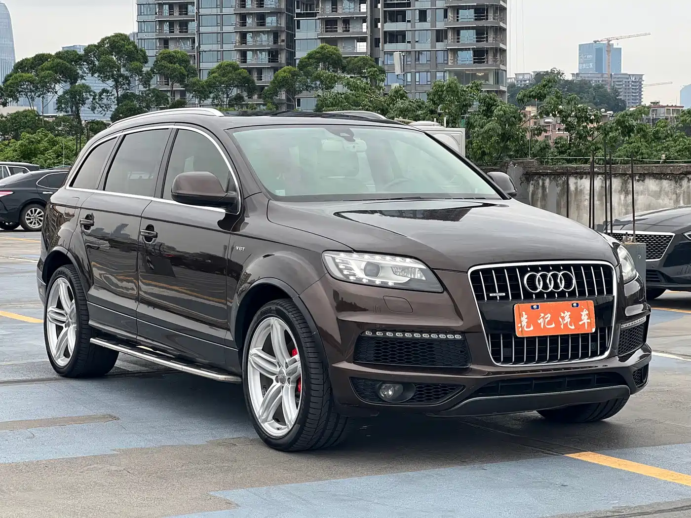 Фото 2 - Audi Q7