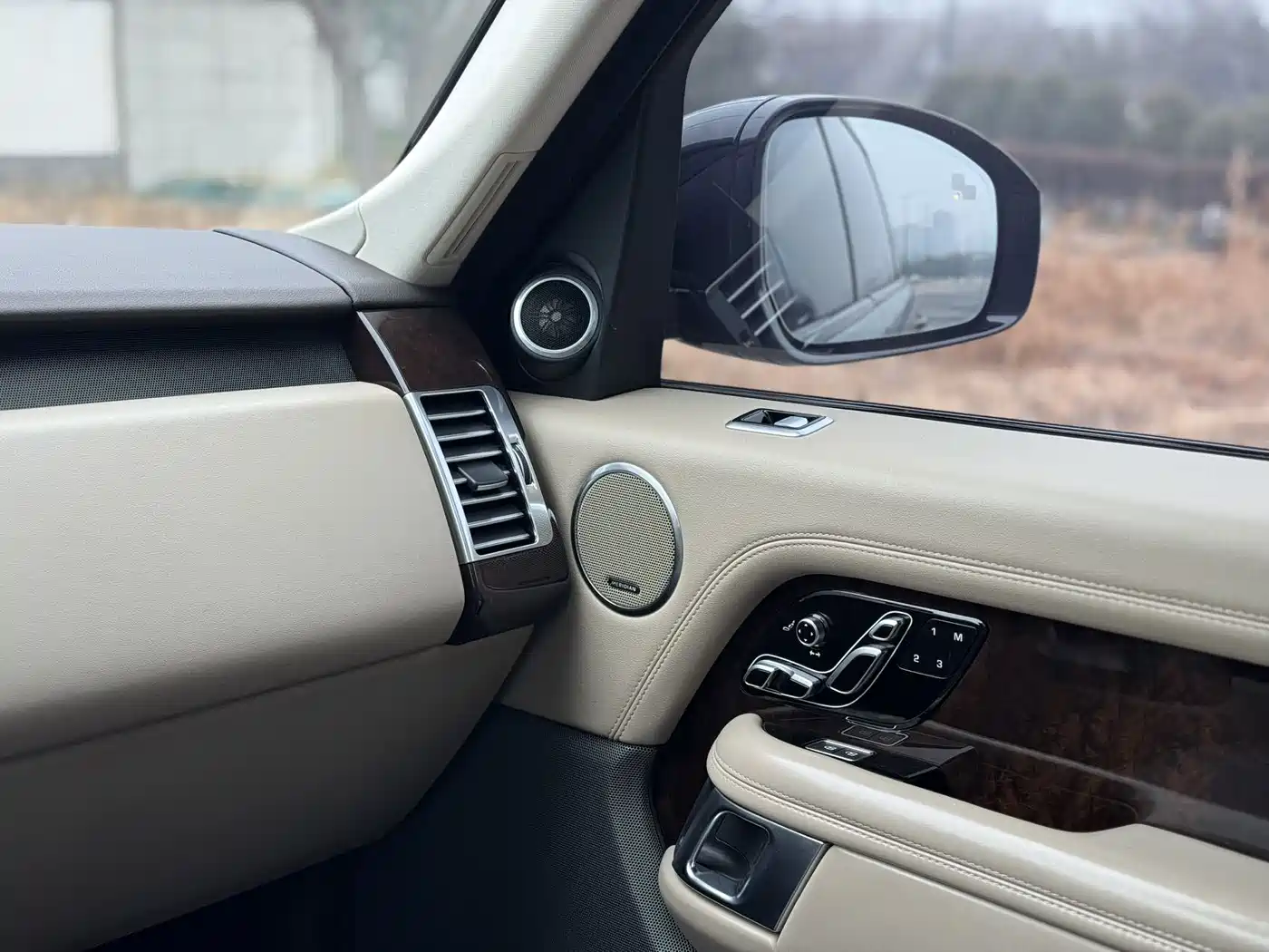 Land Rover Range Rover 2020 3.0 L6 Heritage Extended Edition фото 10