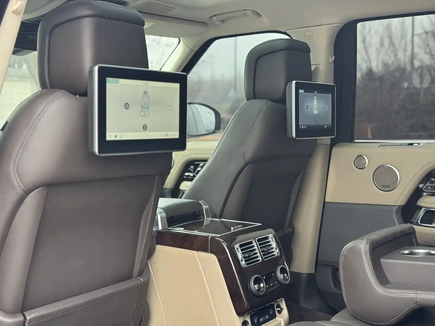 Land Rover Range Rover 2020 3.0 L6 Heritage Extended Edition фото 6