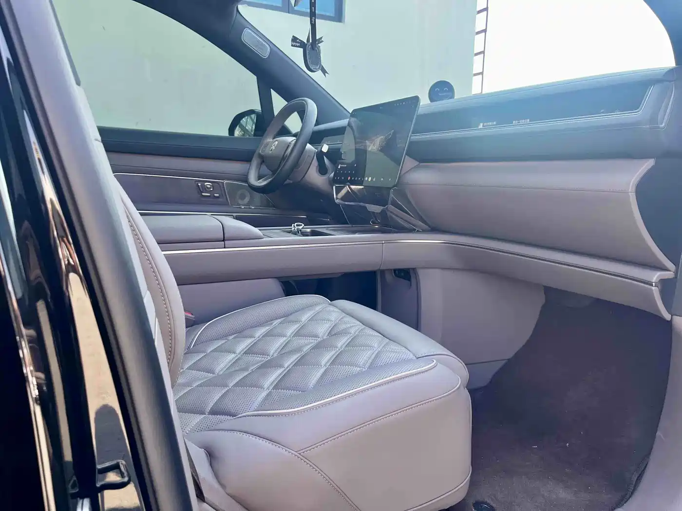 NIO ES8 2026 2025 Model 6-Seat Executive Luxury Edition