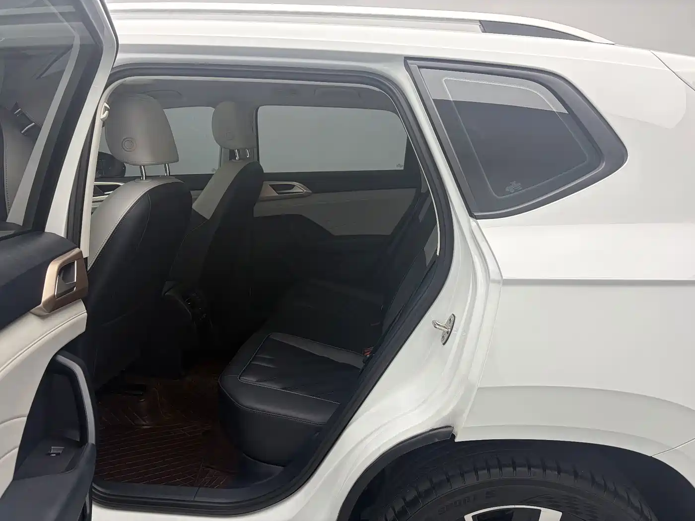 Volkswagen Tharu, миниатюра 13