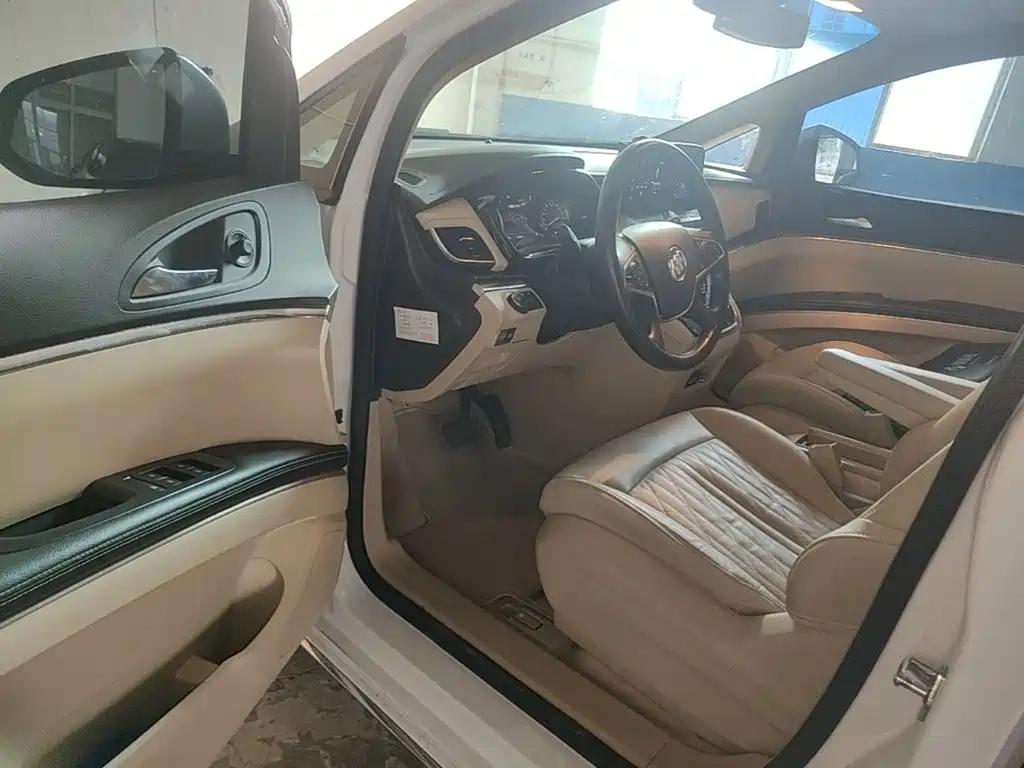 Фото 16 - Buick GL8