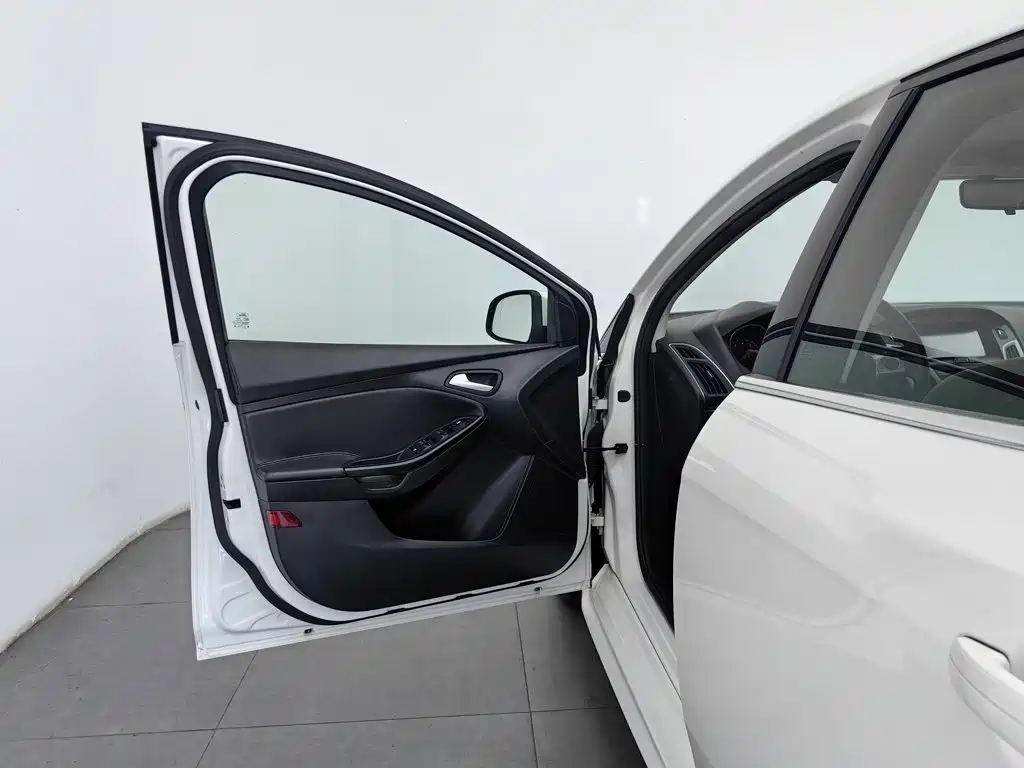 Фото 8 - Ford Focus