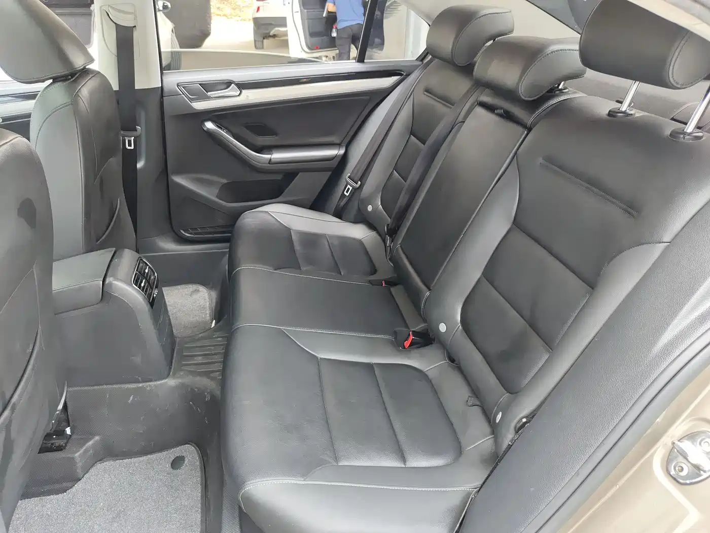 Volkswagen Sagitar 2017 1.6L Automatic Comfort фото 12