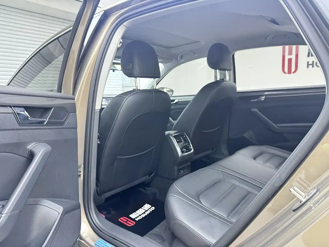 Volkswagen Passat 2017 330TSI DSG Prestige фото 6
