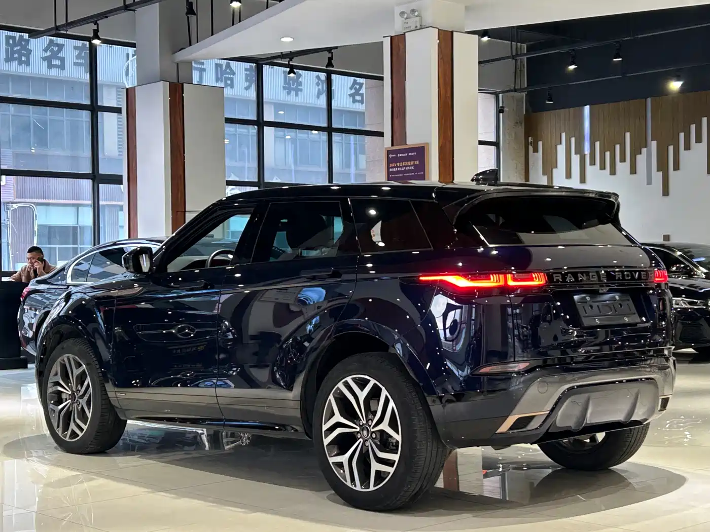 Land Rover Range Rover Evoque 2020 249PS R-DYNAMIC S Sport Edition фото 30