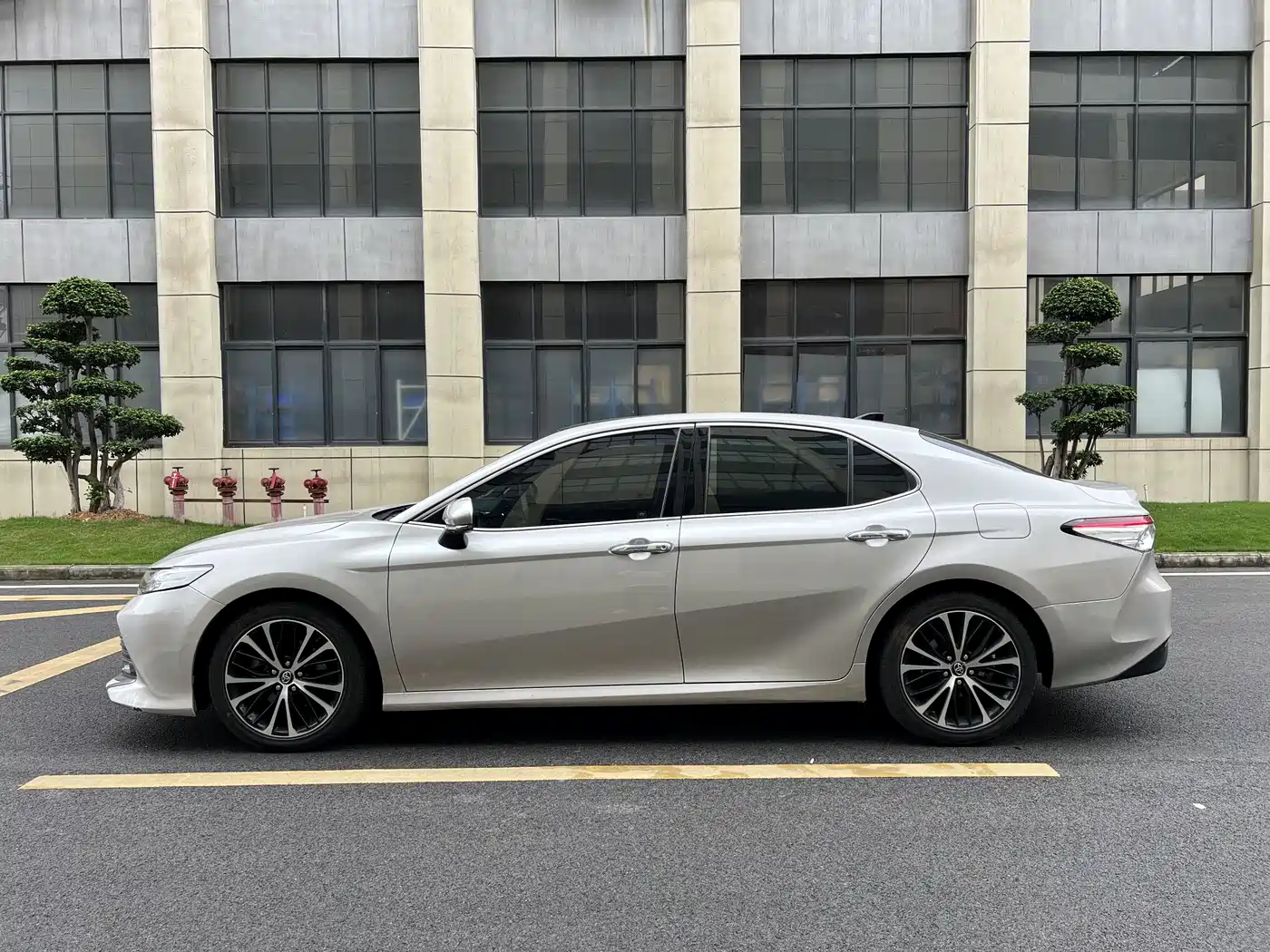 Toyota Camry 2018 2.5Q Flagship Edition фото 17