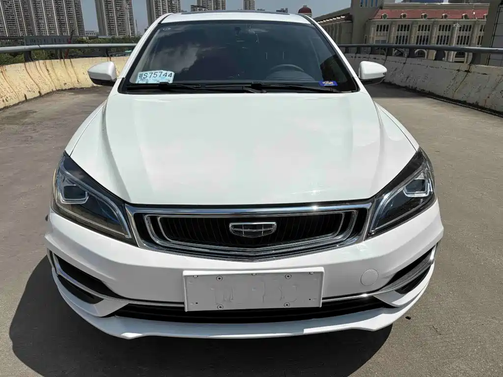 Фото 2 - Geely Emgrand