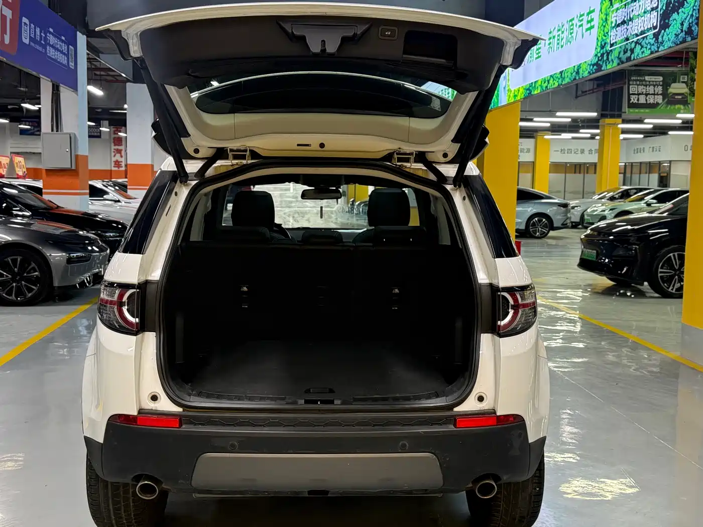 Land Rover Discovery Sport 2019 240PS SE Edition China V фото 25