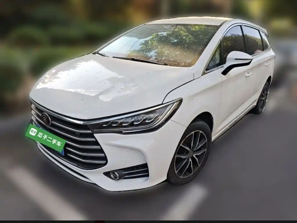 Фото 26 - BYD Song MAX
