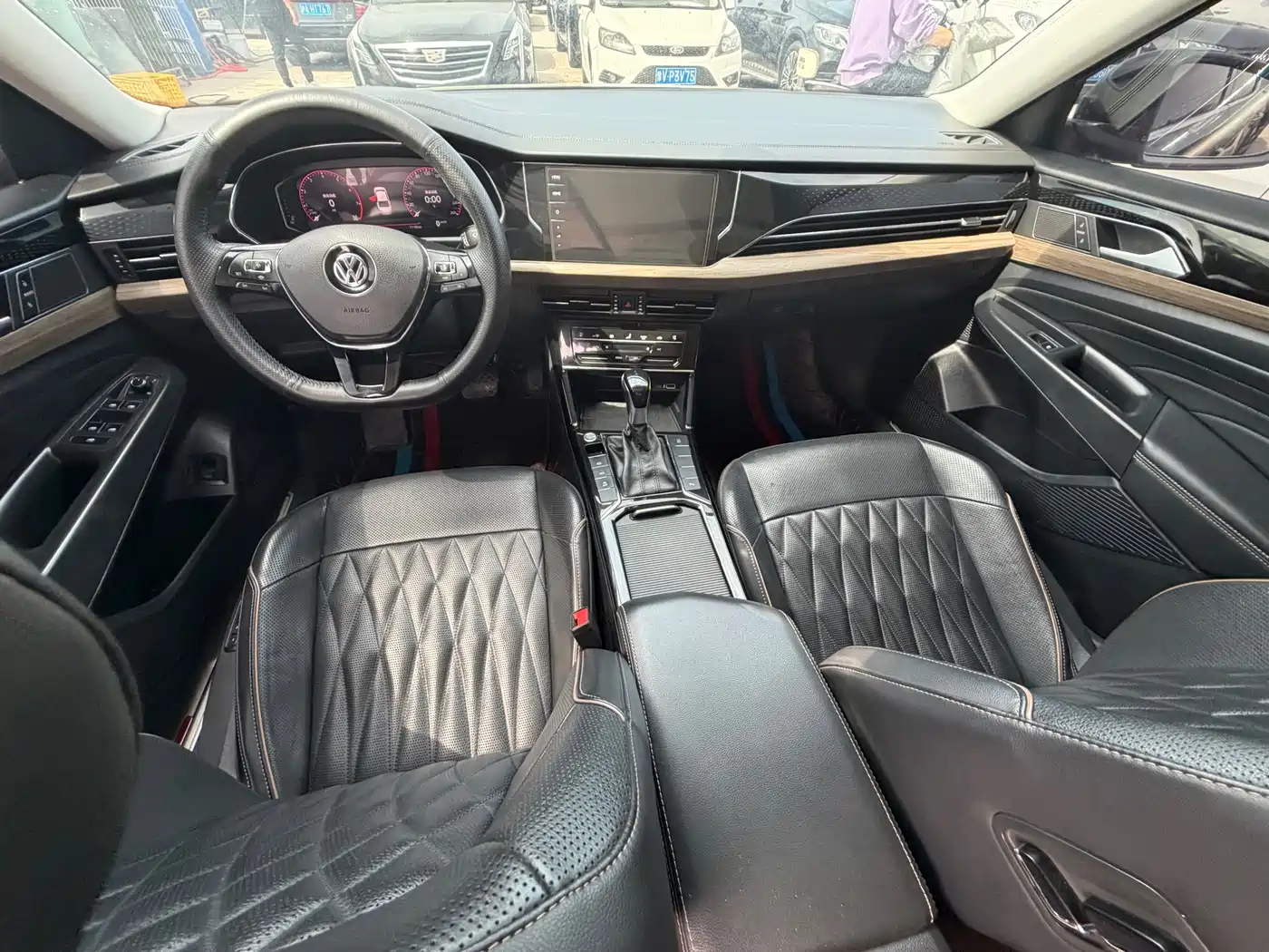 Volkswagen Passat 2020 330TSI Luxury Edition China VI фото 7