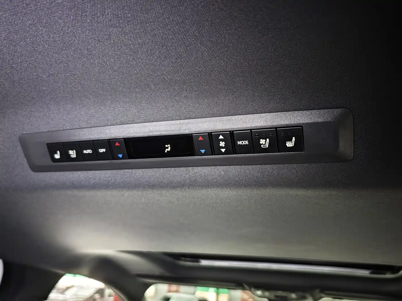 Toyota Sienna 2023 2.5L Hybrid Premium Edition фото 13