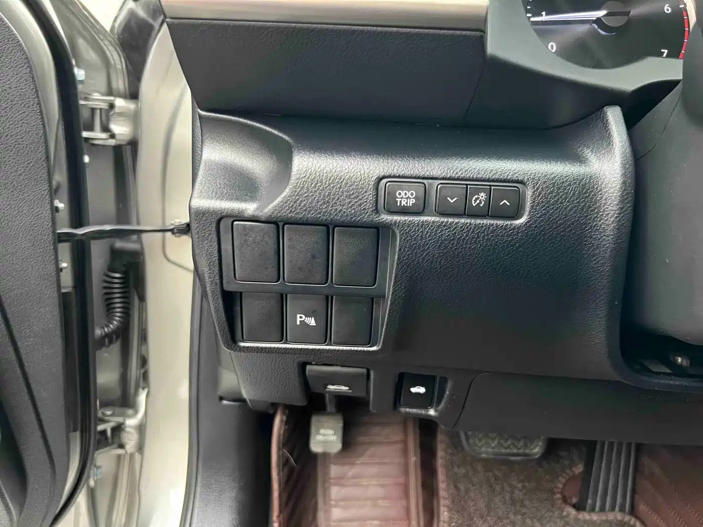 Lexus IS 2017 300 Leading Edition фото 24