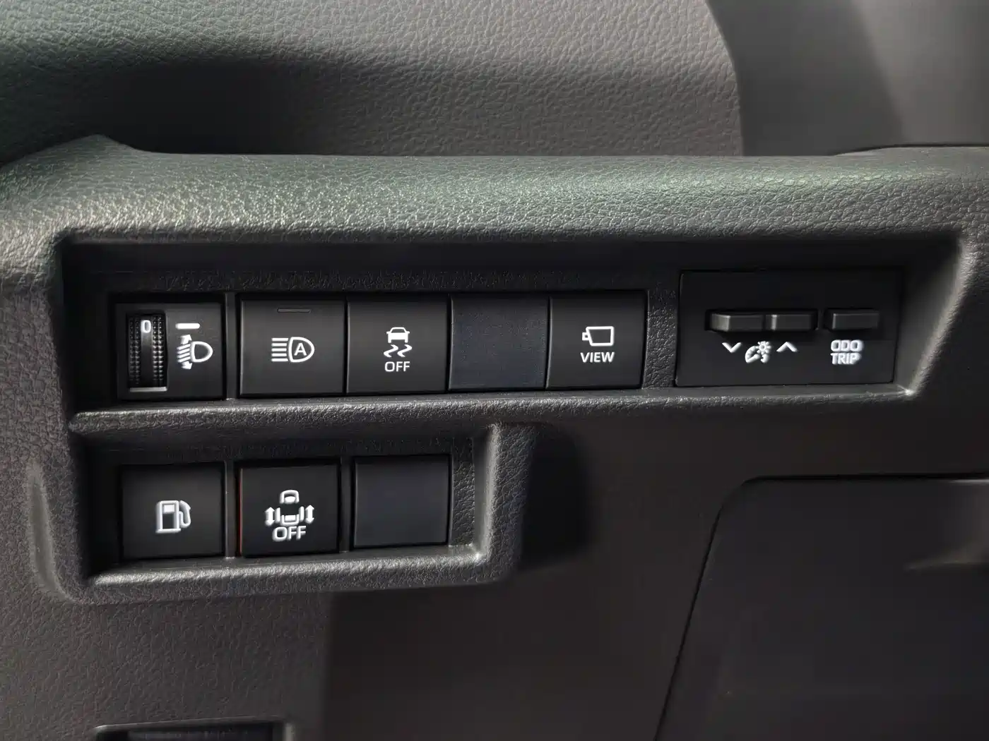 Toyota Sienna 2023 2.5L Hybrid Premium Edition фото 11