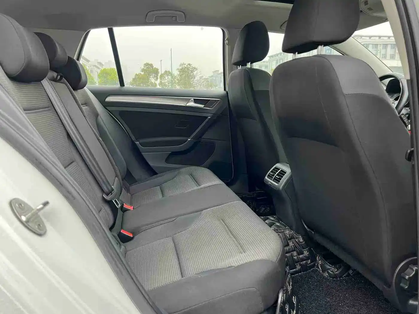 Volkswagen Golf 2016 230TSI Automatic Comfort фото 27