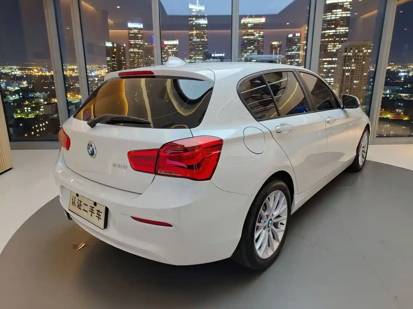 BMW 1 Series (Import) 2016 120i Leading Model фото 6