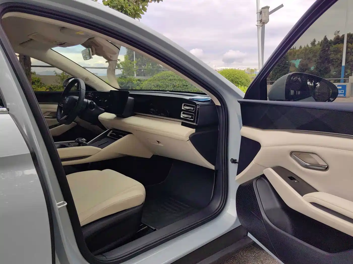 BYD Qin L 2024 2024 DM-i 80KM Leading Edition