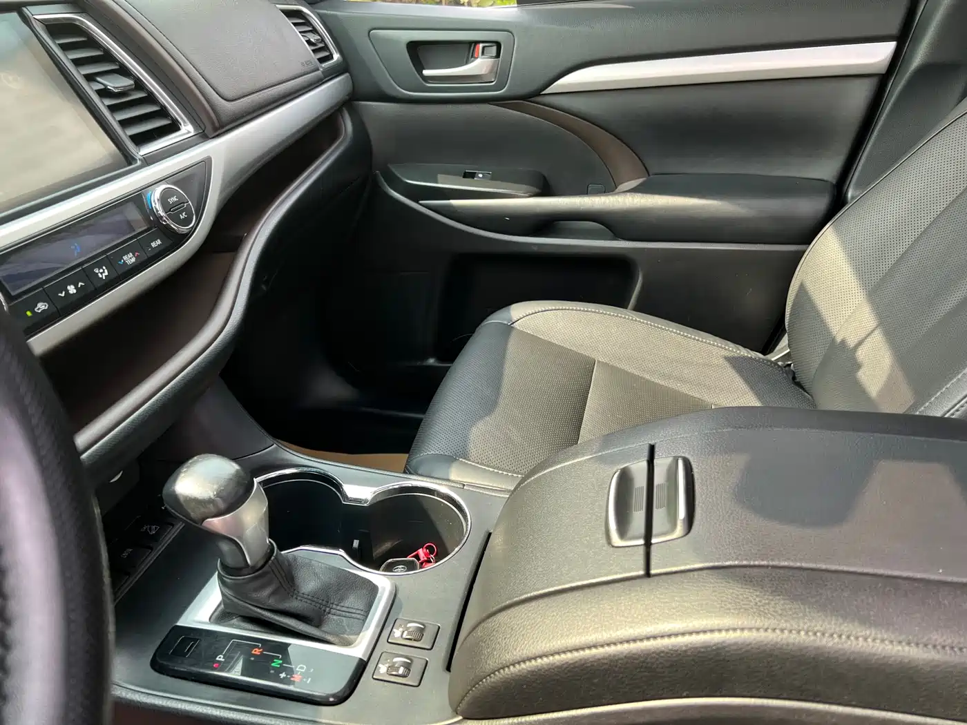 Toyota Highlander 2021 2.0T AWD Luxury 7-Seater фото 17