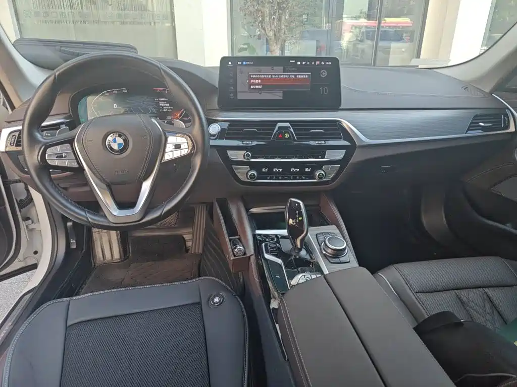 Фото 10 - BMW 5 Series