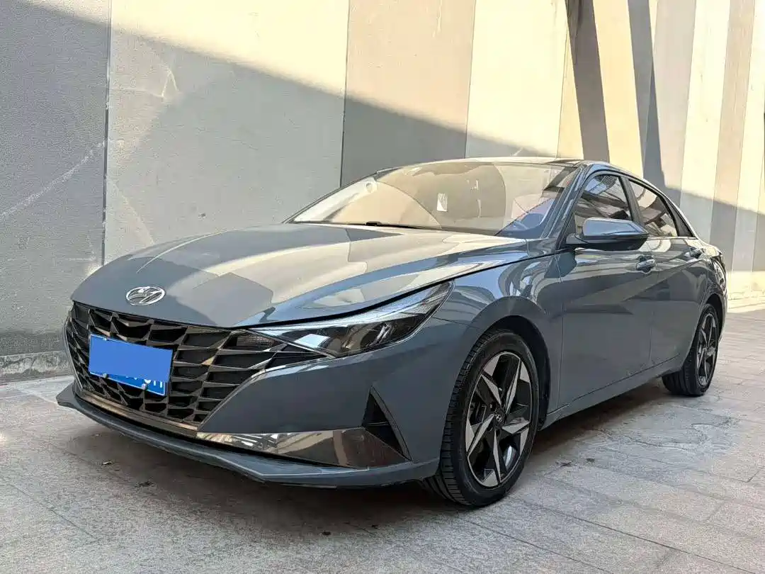 HYUNDAI ELANTRA