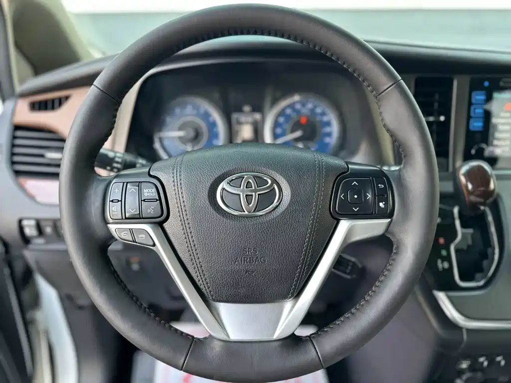 صورة 19 - Toyota Sienna