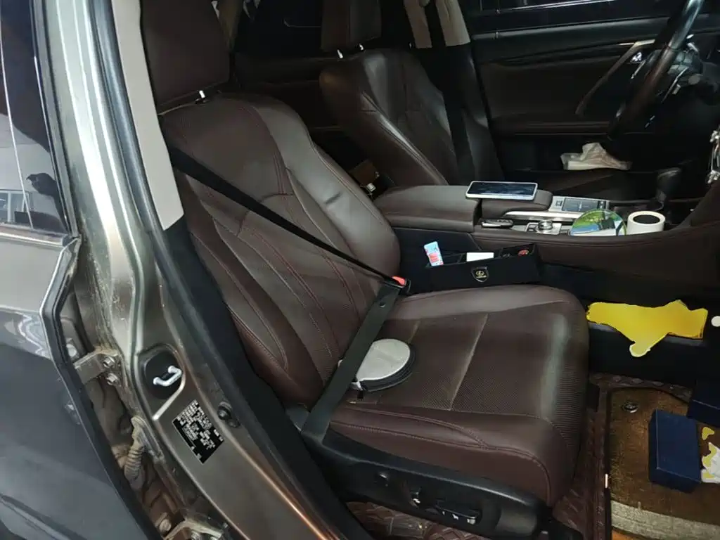 Фото 25 - Lexus RX