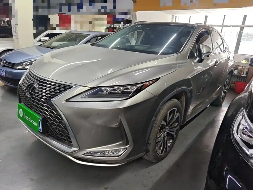 Фото 1 - Lexus RX