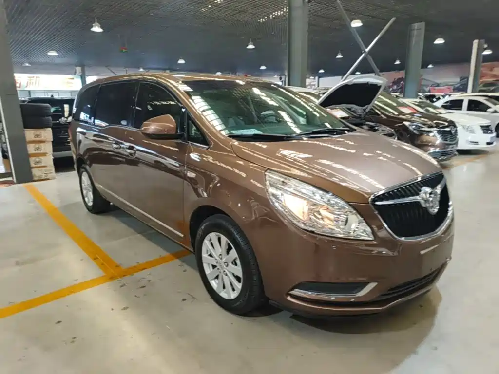 Фото 4 - Buick GL8