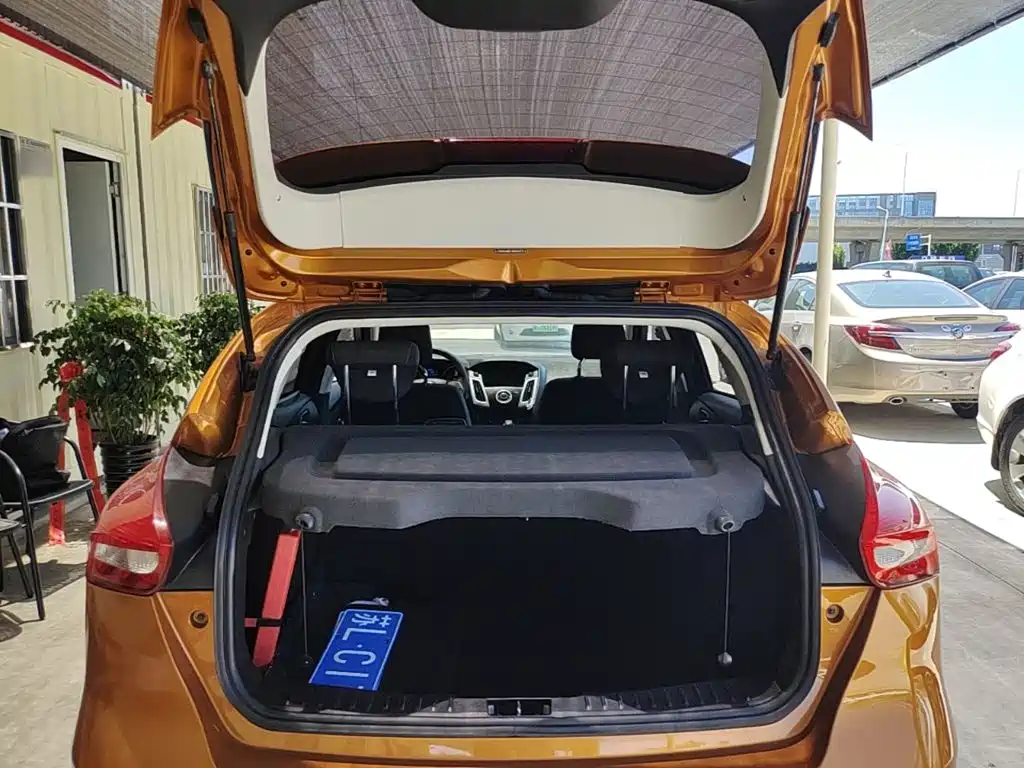 Ford Focus 2018 2017 Hatchback 1.6L Auto Comfort Smart Edition
