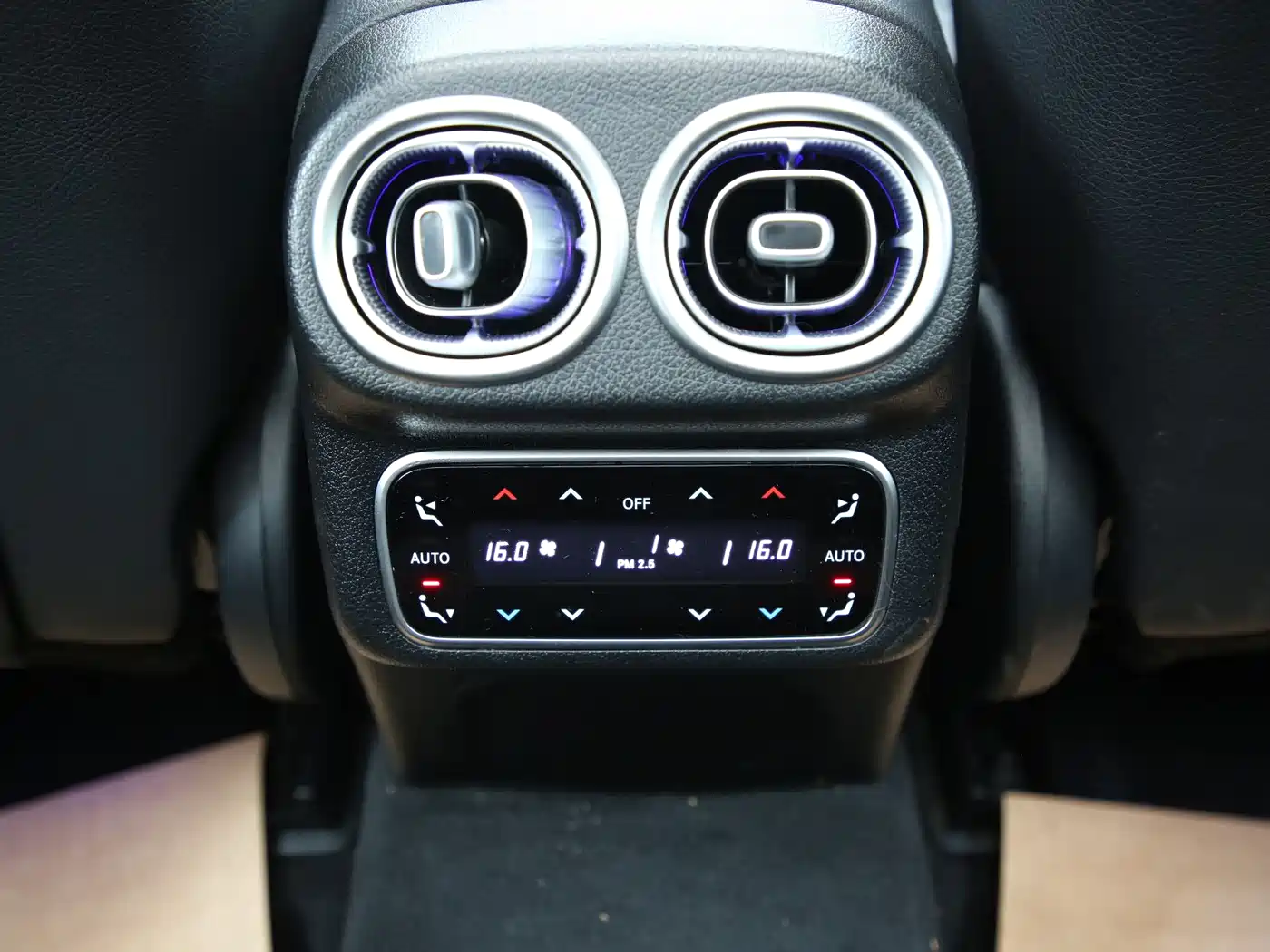 Mercedes-Benz GLC 2024 GLC 300 L 4MATIC Dynamic 5-seater фото 12